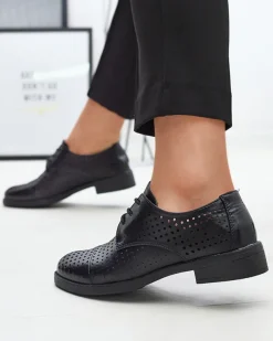 Royalfashion Ażurowe czarne damskie eko skórzane półbuty Azedvo