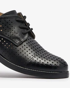 Royalfashion Ażurowe czarne damskie eko skórzane półbuty Azedvo