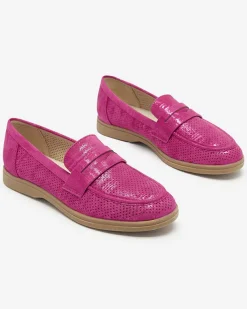 Royalfashion Ażurowe fuksjowe damskie mokasyny z połyskującym wykończeniem Idesa