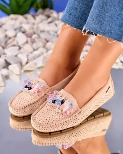 Royalfashion Ażurowe jasnobrązowe mokasyny damskie z ozdobnymi kryształkami Cizzas