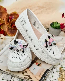 Royalfashion Ażurowe mokasyny damskie z koralikami Nasfali