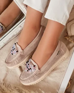 Royalfashion Ażurowe mokasyny damskie z koralikami Namis