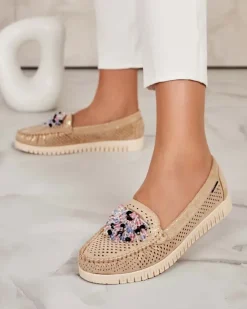 Royalfashion Ażurowe mokasyny damskie z koralikami Namis