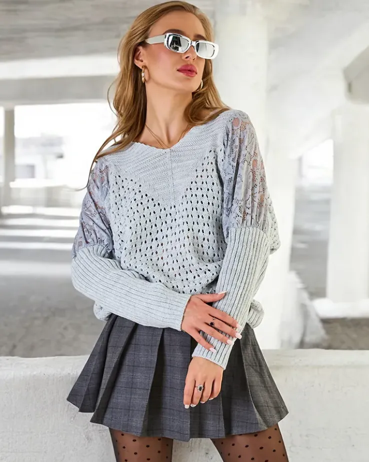 Royalfashion Ażurowy sweter damski z koronką