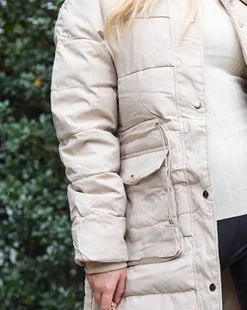 Royalfashion Beżowa damska długa kurtka zimowa z syntetycznym ociepleniem