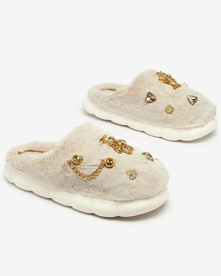 Royalfashion Beżowe damskie futrzane kapcie z ozdobami Erserra