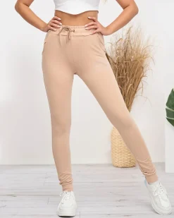 Royalfashion Beżowe damskie spodnie dresowe z cyrkoniami