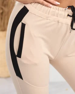 Royalfashion Beżowe damskie spodnie dresowe z czarnymi wstawkami