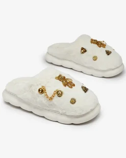 Royalfashion Białe damskie futrzane kapcie z ozdobami Erserra