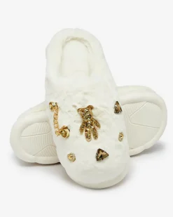 Royalfashion Białe damskie futrzane kapcie z ozdobami Erserra