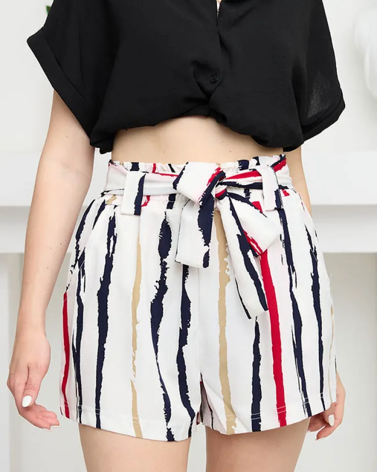 Royalfashion Białe damskie materiałowe krótkie spodenki w paski