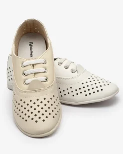 Royalfashion Białe dziecięce mokasyny ażurowe Janno