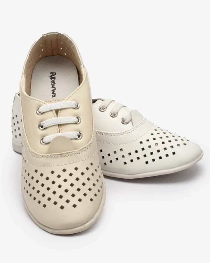 Royalfashion Białe dziecięce mokasyny ażurowe Janno