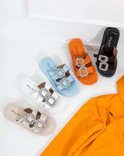 Royalfashion Białe klapki damskie z kryształkami Azazel