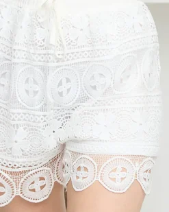 Royalfashion Białe koronkowe krótkie spodenki damskie