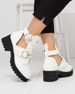 Royalfashion Białe lakierowane botki damskie z wycięciem i tłoczeniem Malevib