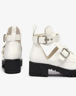 Royalfashion Białe lakierowane botki damskie z wycięciem i tłoczeniem Malevib