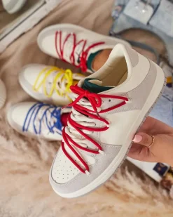 Royalfashion Biało - szare sportowe sneakersy damskie z czerwonymi sznurówkami Olierinc