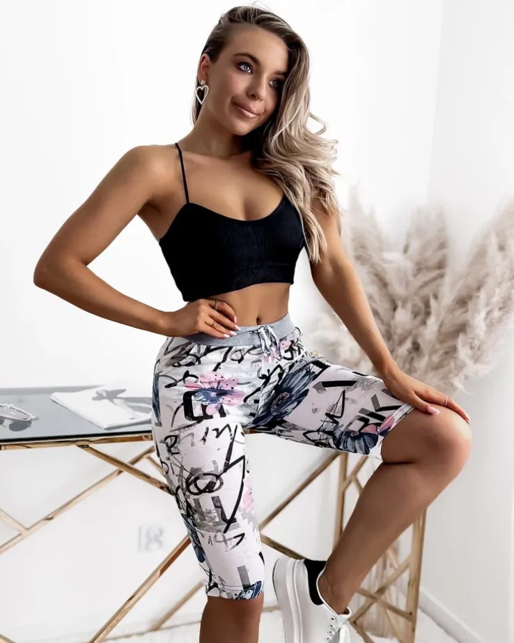 Royalfashion Biało- niebieskie spodenki damskie 3/4 z printem