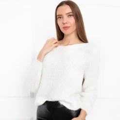 Royalfashion Biały sweter damski z łańcuszkiem