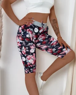 Royalfashion Bordowe damskie spodenki 3/4 z kwiatowym wzorem