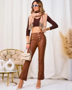 Royalfashion Brązowe damskie eko-skórzane legginsy ze złotymi guzikami