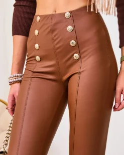 Royalfashion Brązowe damskie eko-skórzane legginsy ze złotymi guzikami