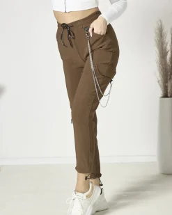 Royalfashion Brązowe damskie spodnie typu bojówki z łańcuszkiem