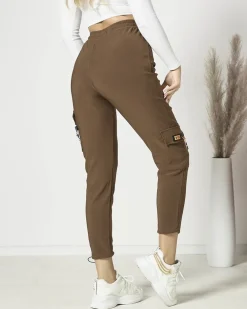 Royalfashion Brązowe damskie spodnie typu bojówki z łańcuszkiem