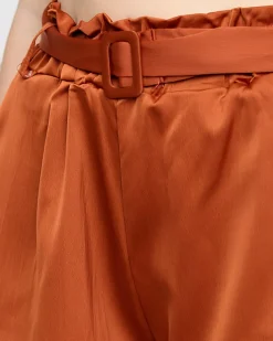 Royalfashion Brązowe damskie satynowe krótkie spodenki