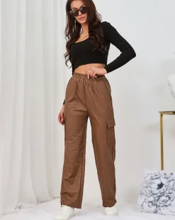 Royalfashion Brązowe damskie spodnie typu bojówki z eko skóry