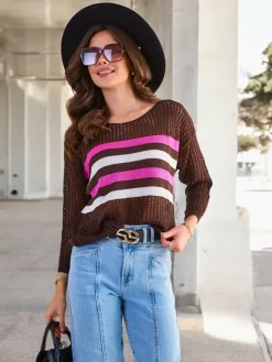 Royalfashion Brązowy ażurowy damski sweter w paski