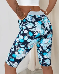 Royalfashion Ciemnoniebieskie damskie spodenki 3/4 z kwiatowym wzorem