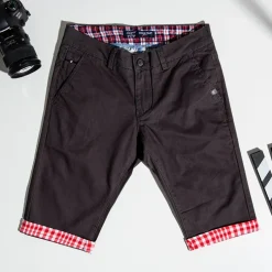 Royalfashion Ciemnoszare męskie spodenki z czerwonymi wstawkami