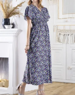 Royalfashion Czarna damska długa sukienka w fioletowe kwiaty