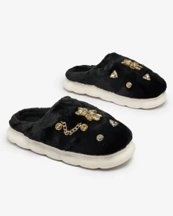 Royalfashion Czarne damskie futrzane kapcie z ozdobami Erserra