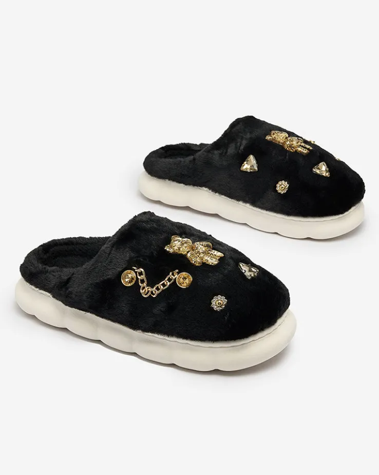 Royalfashion Czarne damskie futrzane kapcie z ozdobami Erserra