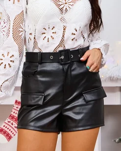 Royalfashion Czarne eko-skórzane damskie krótkie spodenki
