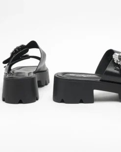 Royalfashion Czarne klapki damskie z ozdobą z cyrkonii Sadoh