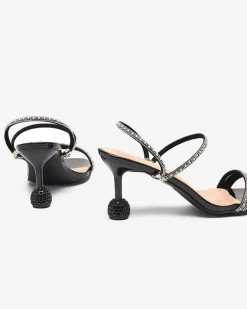 Royalfashion Czarne lakierowane klapki na niskim obcasie Lakopi