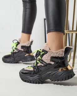 Royalfashion Czarne sportowe buty damskie z futerkiem i neonowymi żółtymi sznurówkami Adbo