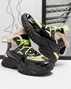 Royalfashion Czarne sportowe buty damskie z futerkiem i neonowymi żółtymi sznurówkami Adbo