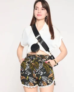 Royalfashion Czarno- pomarańczowe damskie szorty w roślinny wzór