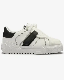 Royalfashion Czarno-białe damskie buty sportowe z gumowymi wstawkami Inika