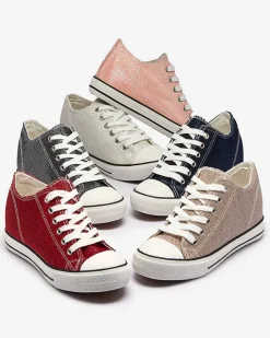 Royalfashion Czerwone damskie trampki na krytym koturnie z błyszczącą nicią Seggat