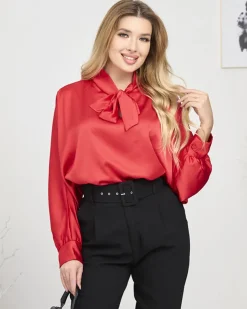 Royalfashion Damska czerwona długa satynowa bluzka z wiązaniem