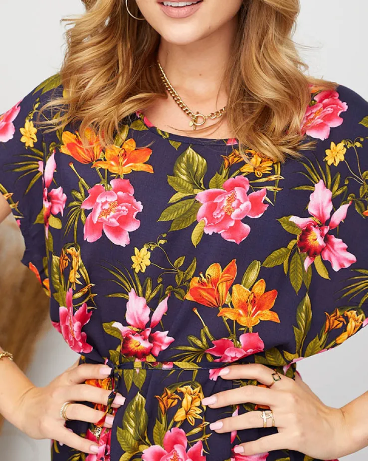 Royalfashion Damska letnia granatowa sukienka w kolorowe kwiaty