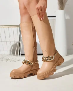 Royalfashion Damskie brązowe kozaki z łańcuszkiem Sudzi