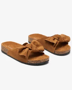 Royalfashion Damskie eko-zamszowe klapki z kokardką w kolorze camelowym Dofro