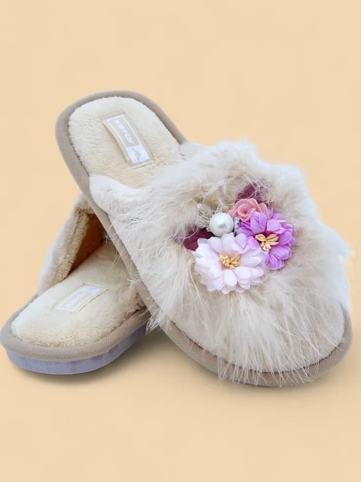 Royalfashion Damskie futrzane kapcie z kwiatami Ederra